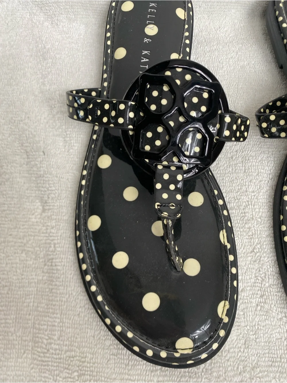 Kelly & Katie Women's Black Cream Polka Dot Faux Patent Leather Sandal Size 9.5 - Picture 7 of 12